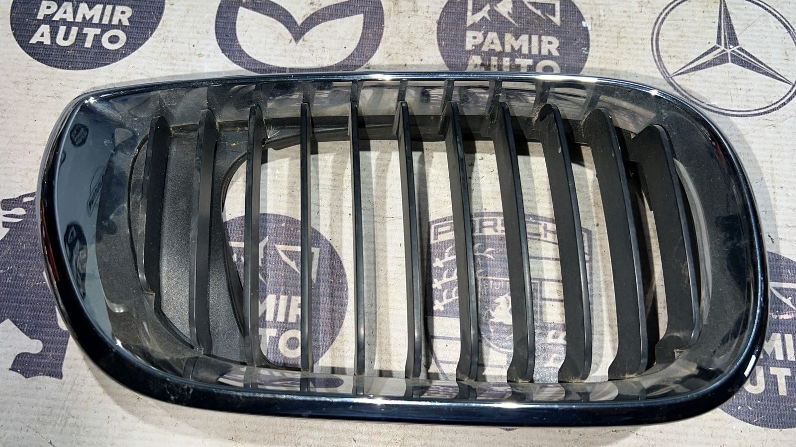 Решетка радиатора правая BMW 3/E46 1998-2007