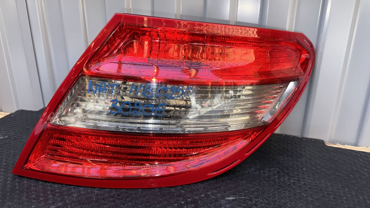 Фонарь задний правый Mercedes C/W204 2006-2015
