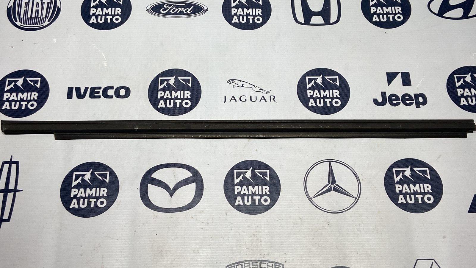 Уплотнитель двери задний правый Ford Focus 1998-2007