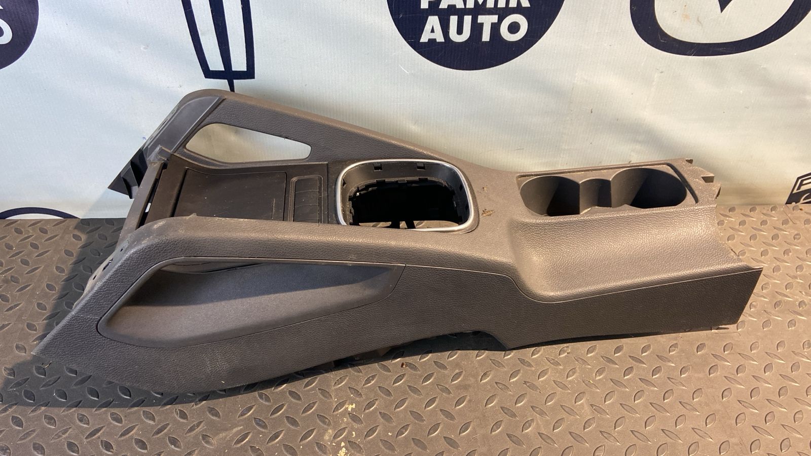 Консоль (Подлокотник) Volkswagen Golf/5 2003-2009