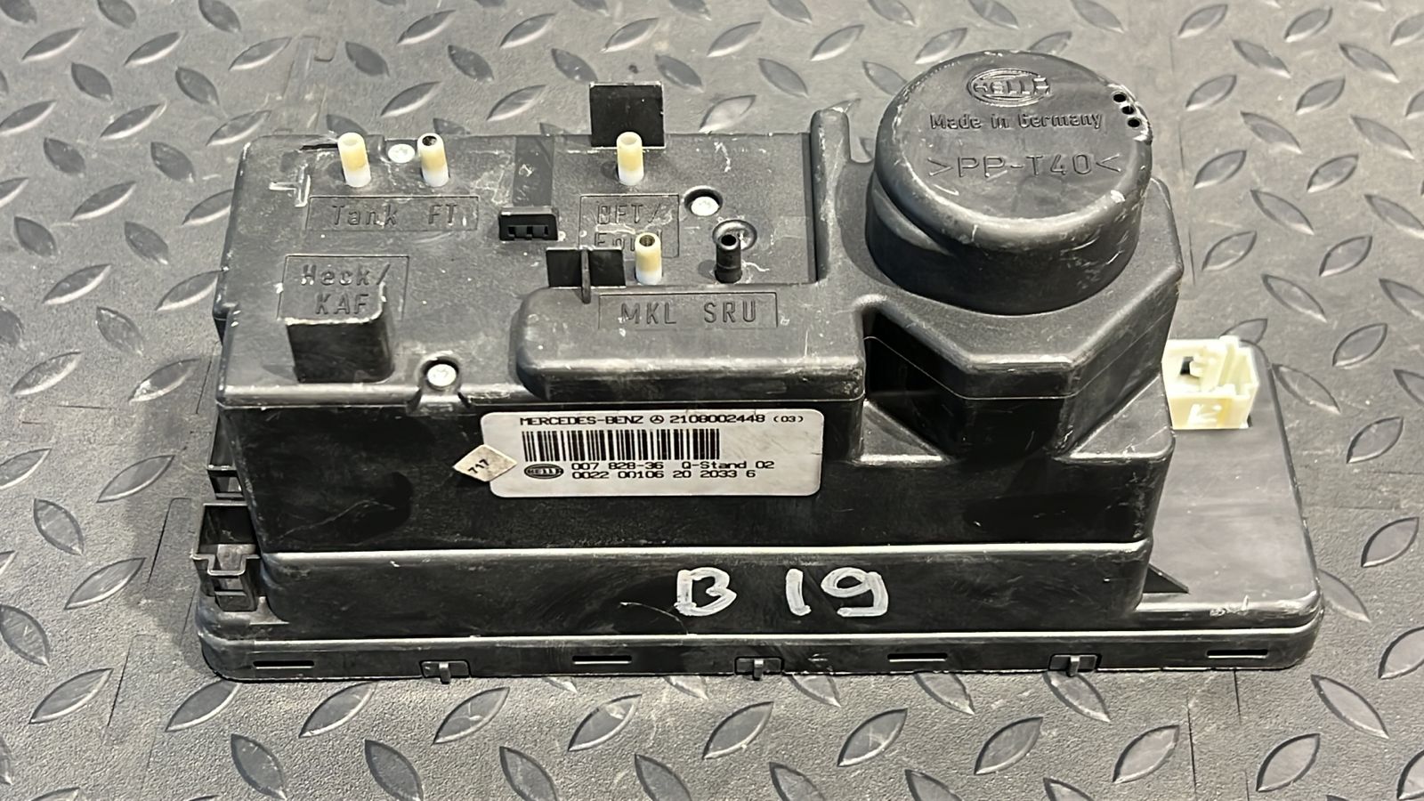 Компрессор центрального замка Mercedes E/W210 1995-2003