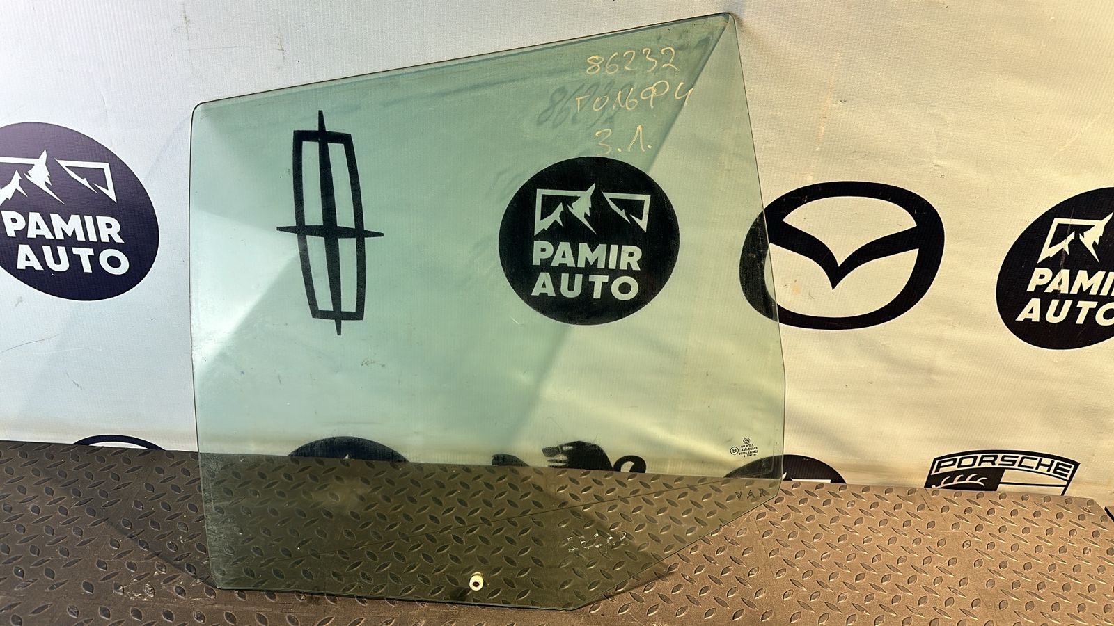 Стекло двери заднее левое Volkswagen Golf/4 1997-2006