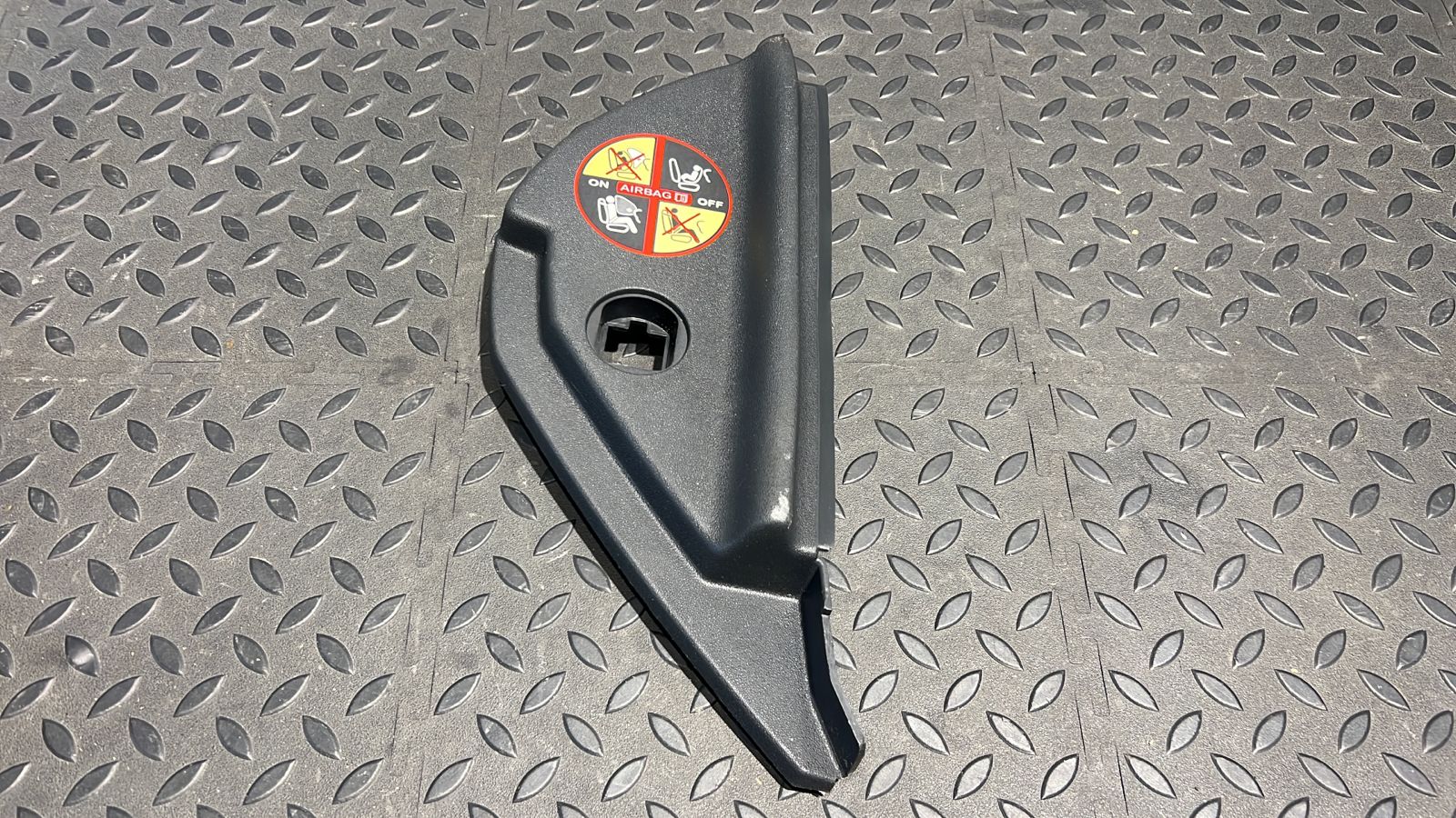 Накладка на торпедо правая Renault Megane/2 2002-2009