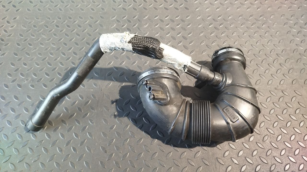 Патрубок воздушного фильтра Mercedes C/W204 2006-2015