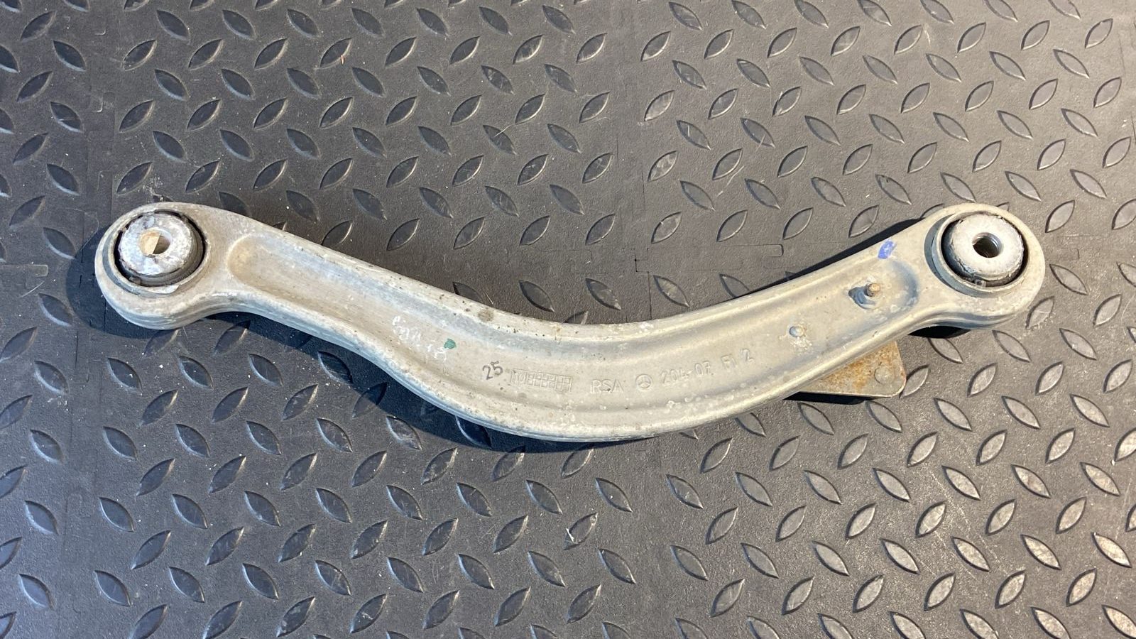 Рычаг задний левый Mercedes C/W204 2006-2015