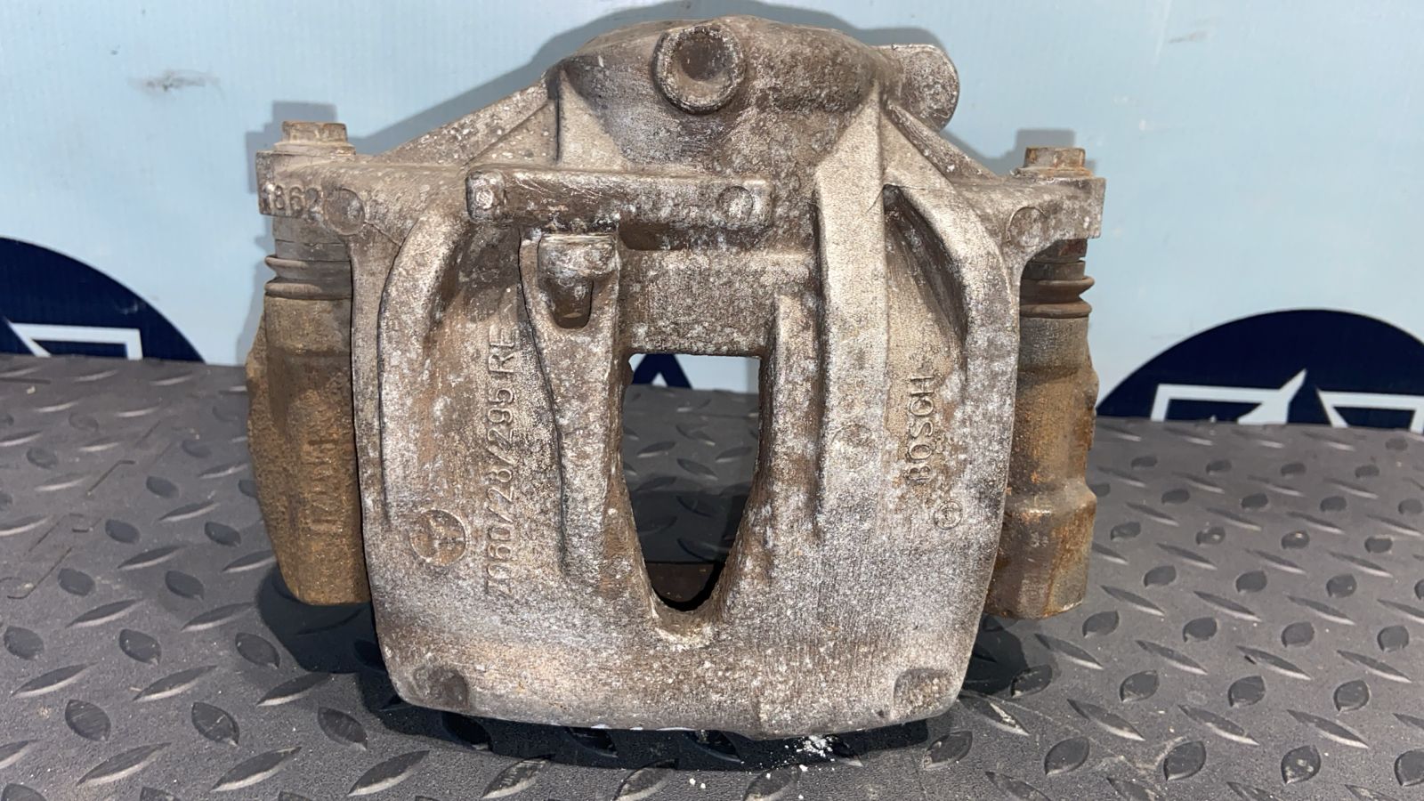 Суппорт передний правый Mercedes E/W211 2002-2009