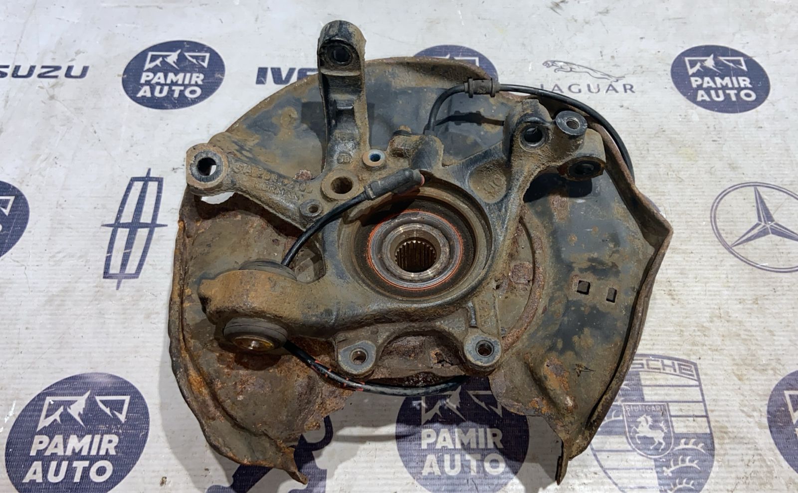 Кулак поворотный задний правый Mercedes C/W203 2000-2008