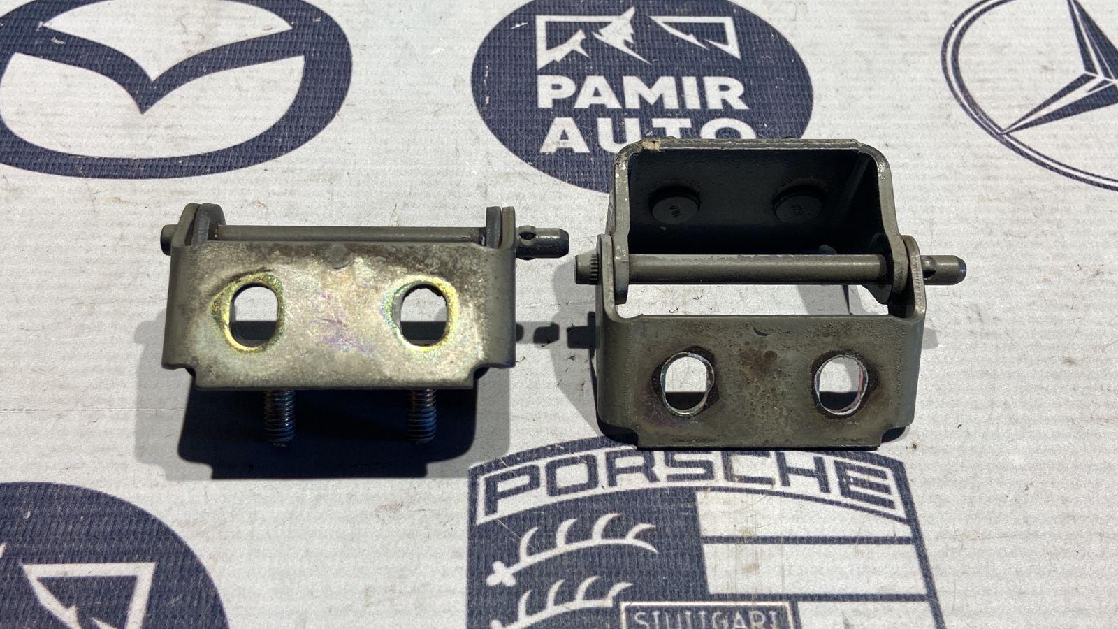 Петля двери багажника Ford Mondeo/3 2000-2007