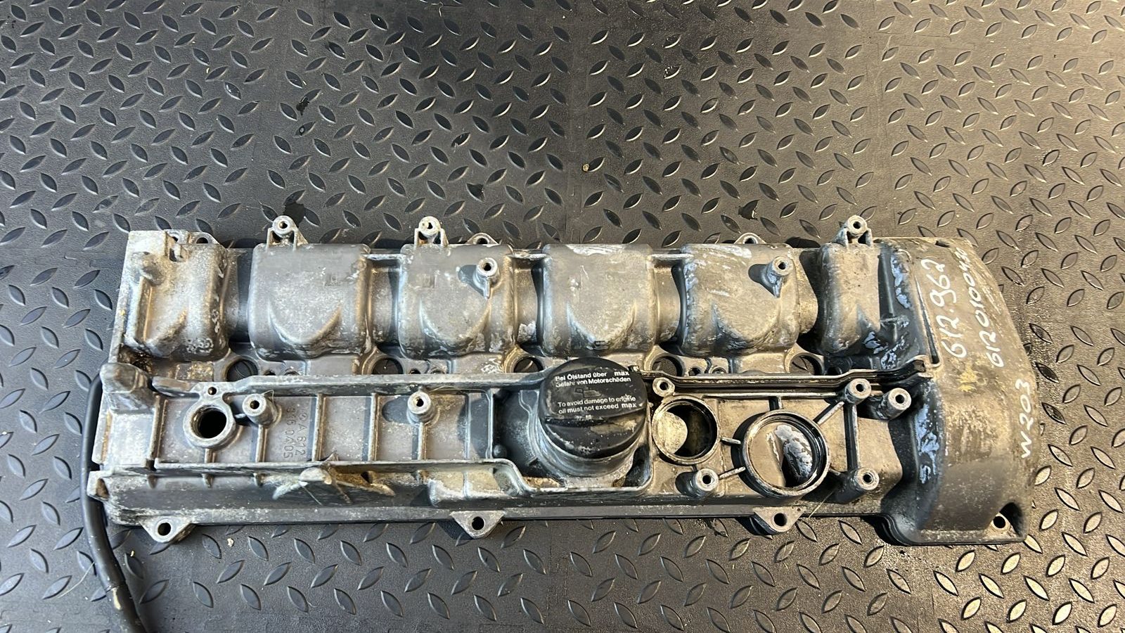 Крышка клапанная Mercedes C/W203 2000-2008