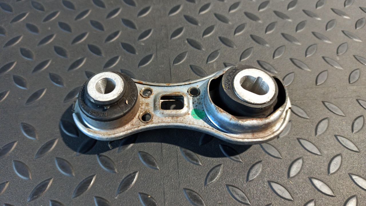 Опора двигателя Renault Scenic/2 2003-2009