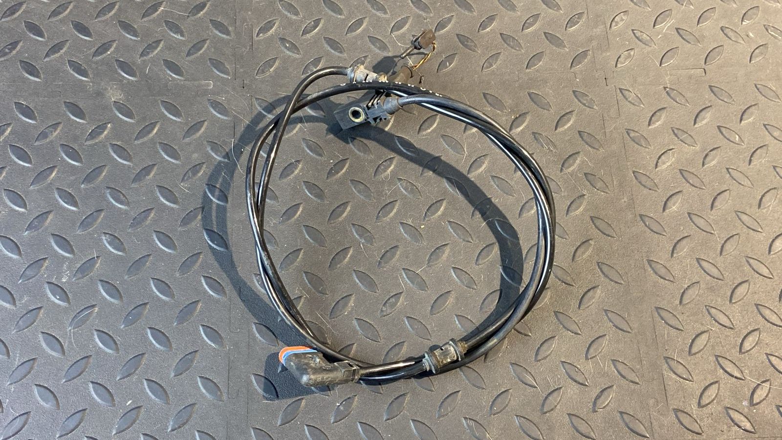 Датчик износа колодок Mercedes C/W204 2006-2015