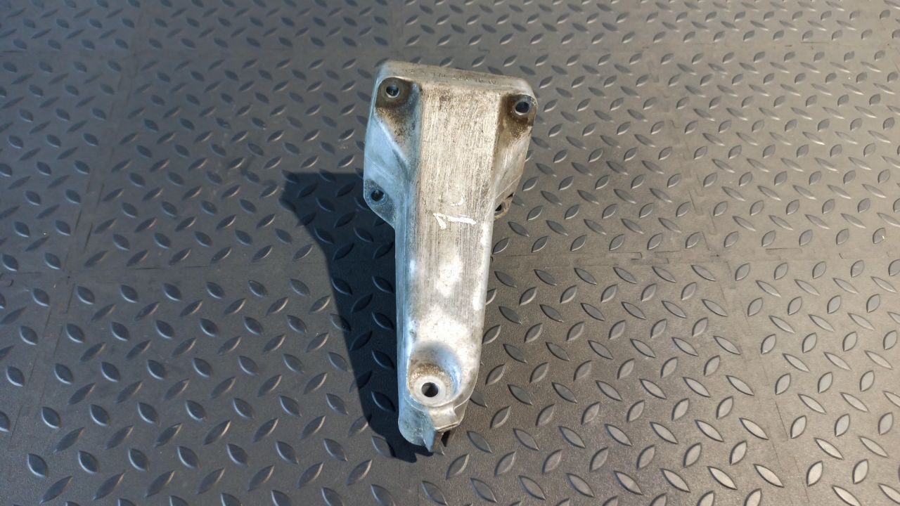 Кронштейн двигателя Mercedes C/W203 2000-2008