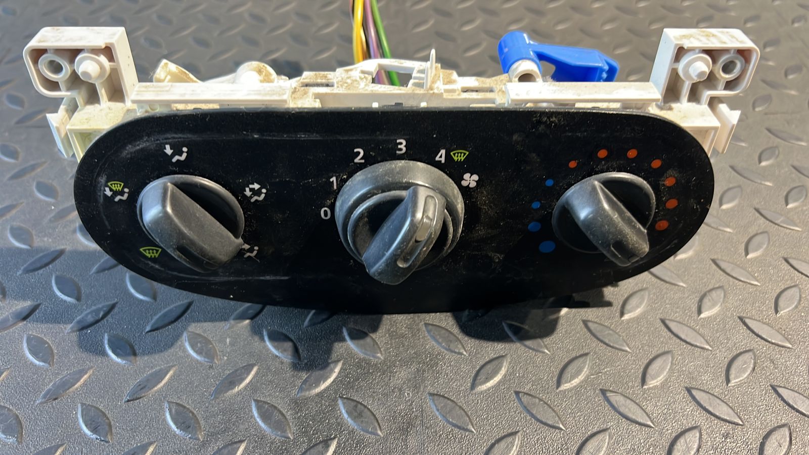 Блок управления отопителем Renault Sandero 2009-2014