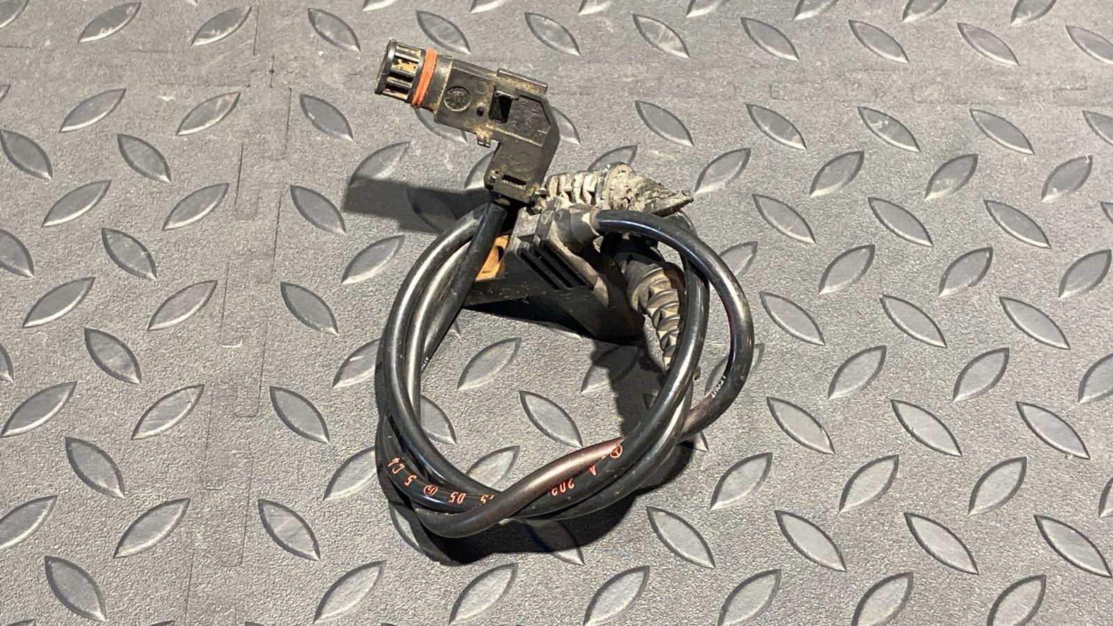 Датчик ABS передний Mercedes C/W203 2000-2008