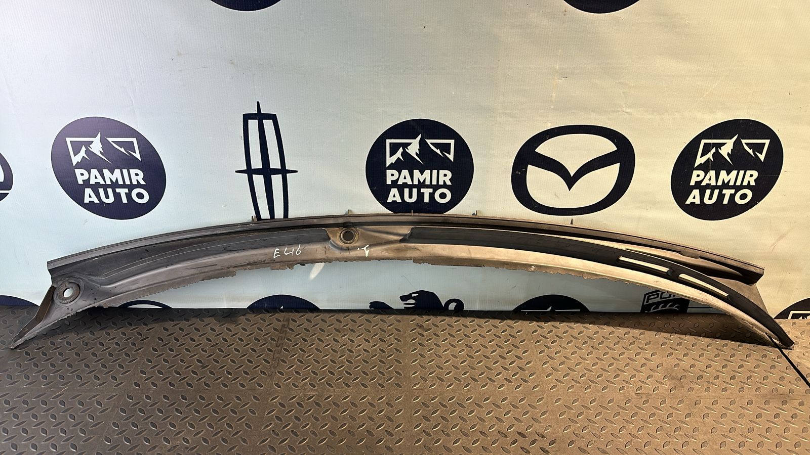 Решетка под лобовое стекло (Жабо) BMW 3/E46 1998-2007