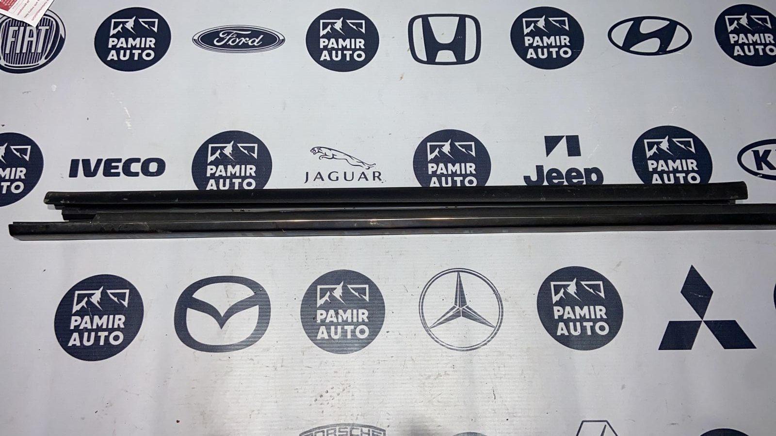 Уплотнитель двери передний правый Mercedes E/W211 2002-2009