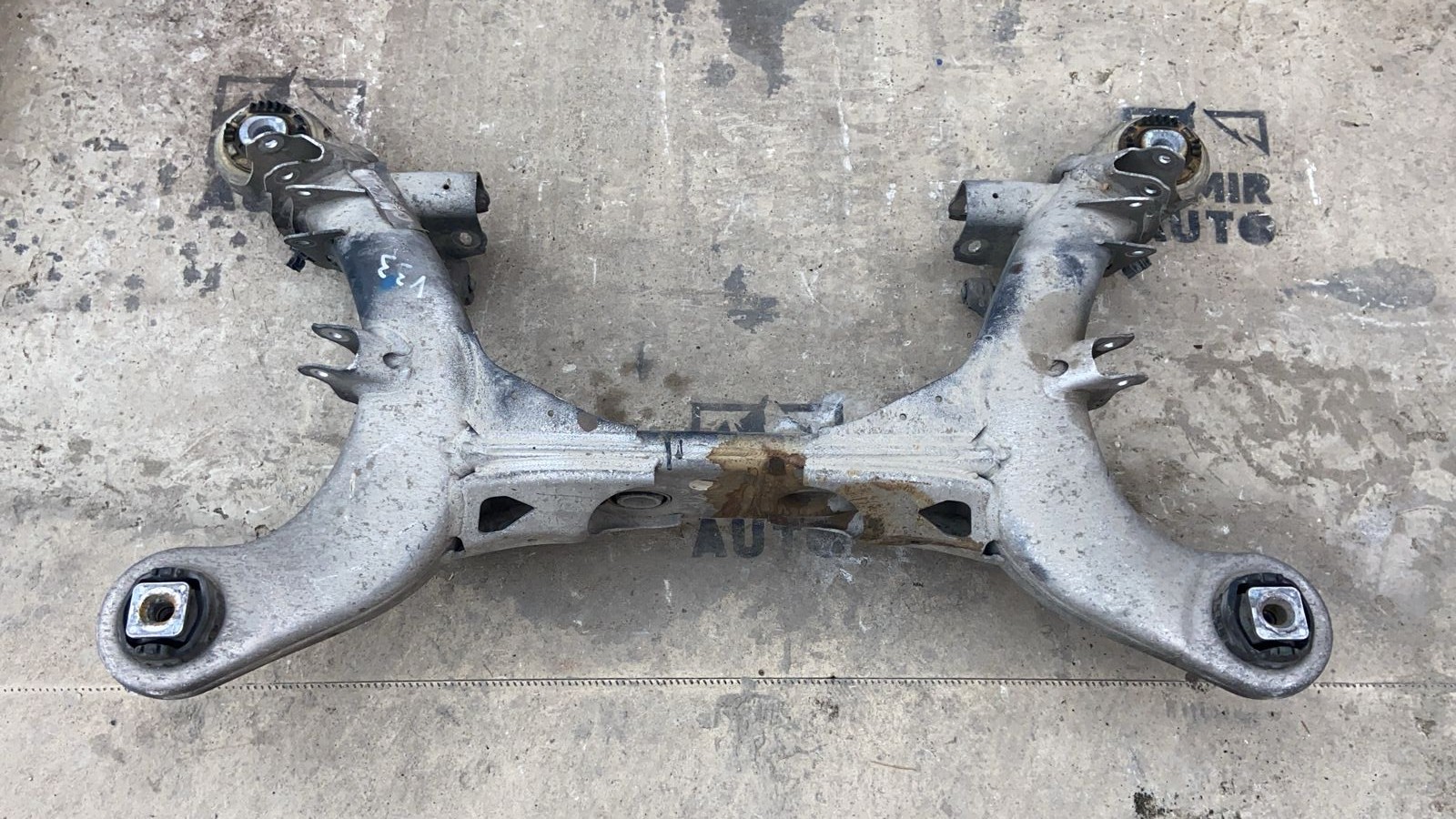 Балка задняя Mercedes E/W211 2002-2009