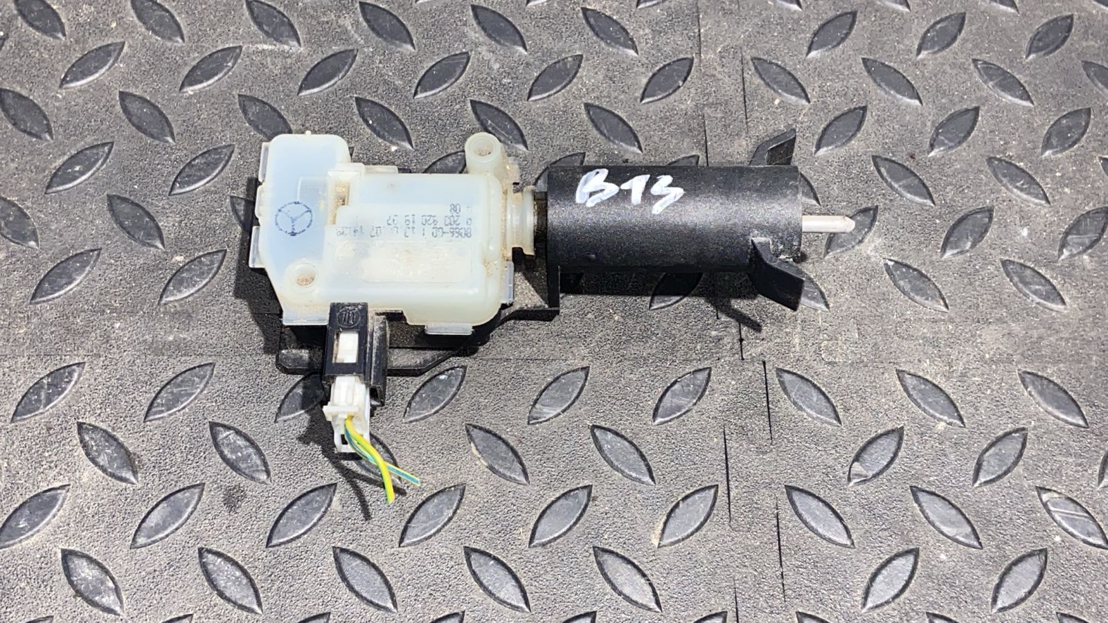 Активатор замка крышки топливного бака Mercedes B/W245 2005-2011