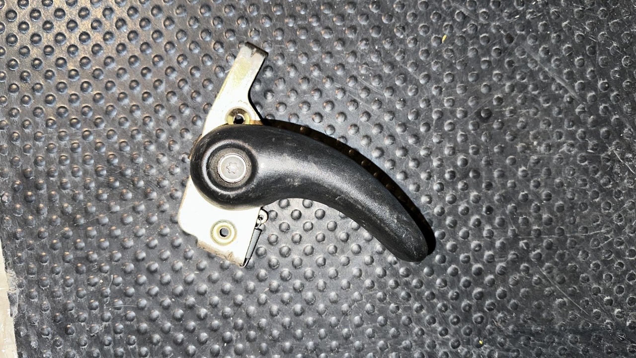 Ручка двери багажника левая Opel Movano/A 2003-2010