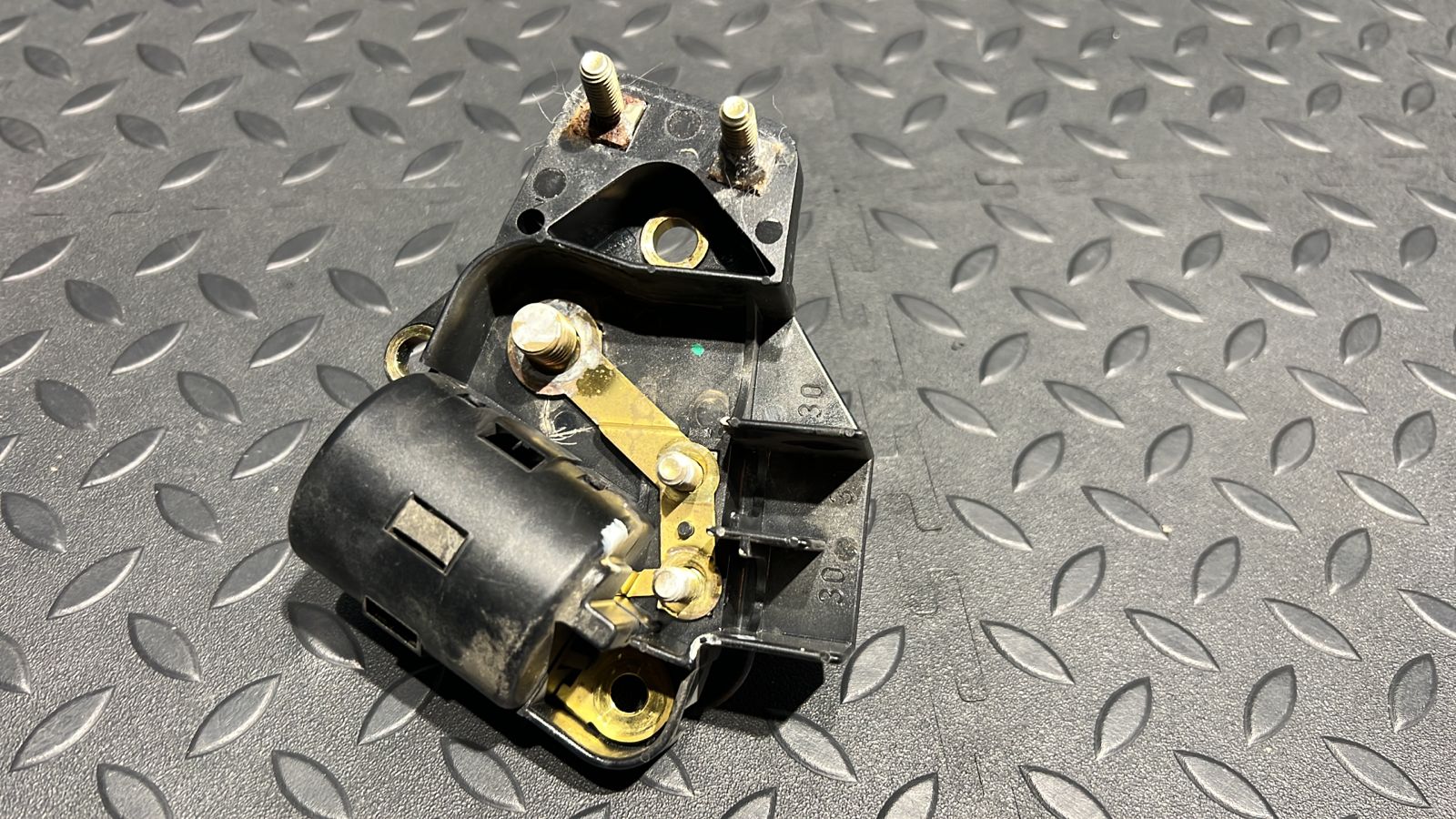 Клемма плюс Mercedes C/W202 1993-2001