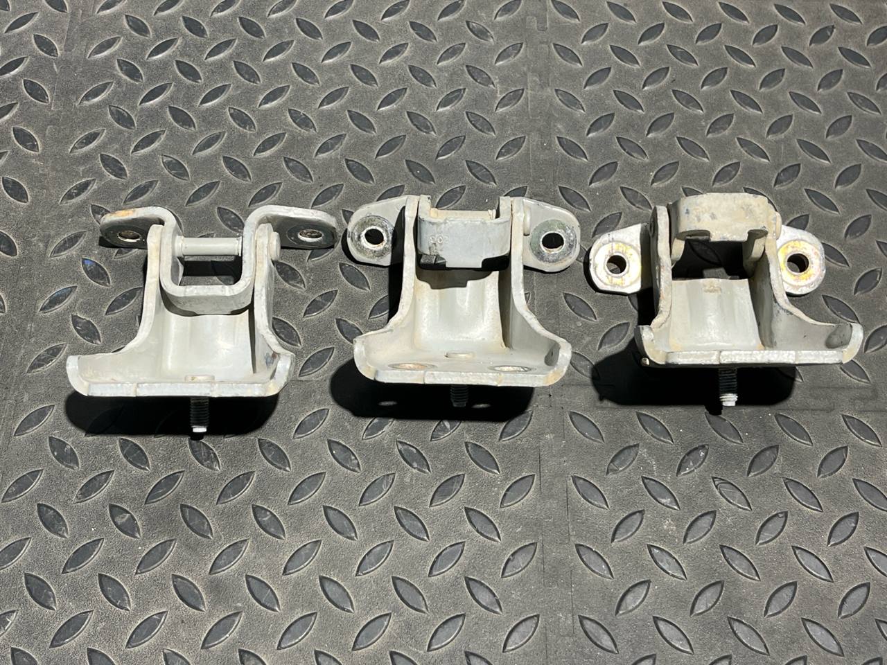 Петля двери передняя Mercedes M/W163 1997-2005