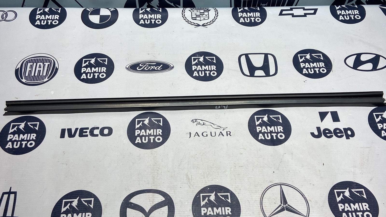 Уплотнитель двери передний Mercedes B/W245 2005-2011