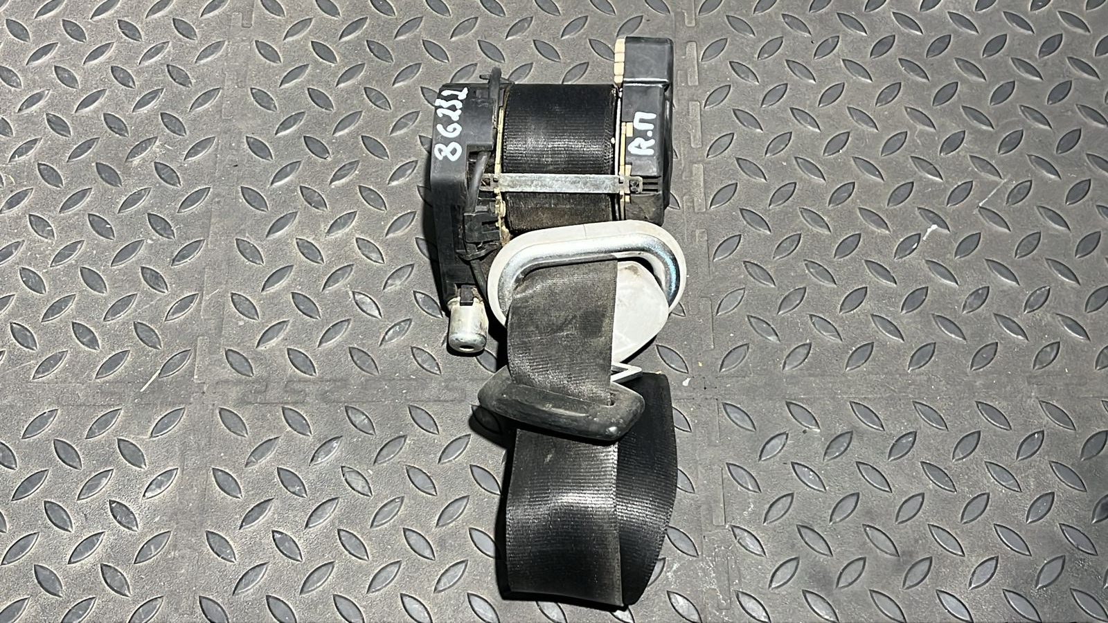 Ремень безопасности передний правый Volkswagen Golf/4 1997-2006