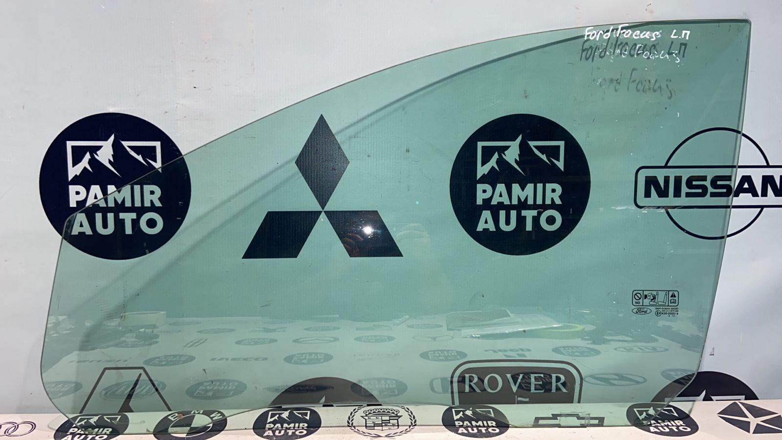 Стекло двери переднее левое Ford Focus/2 2004-2011