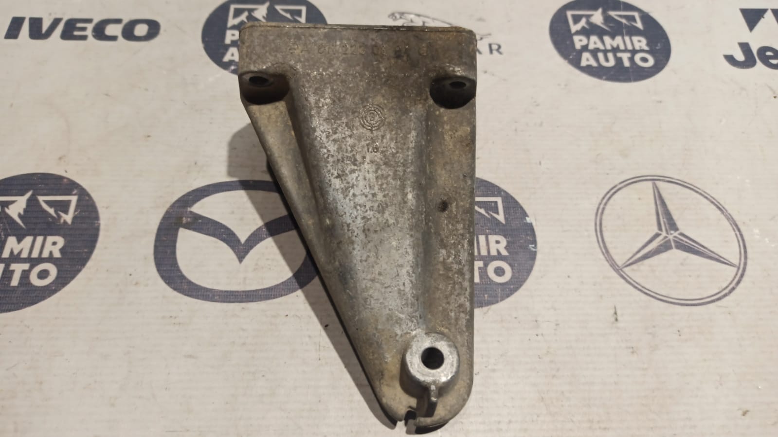 Кронштейн двигателя Mercedes E/W211 2002-2009