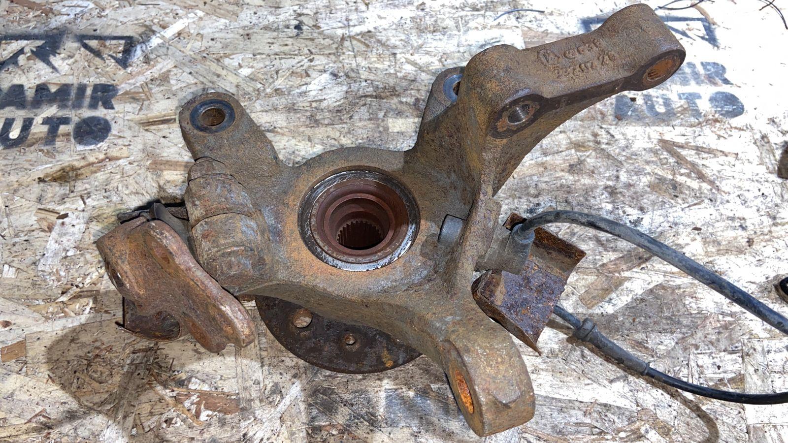 Кулак поворотный передний правый Mercedes Vito/W638 1996-2003