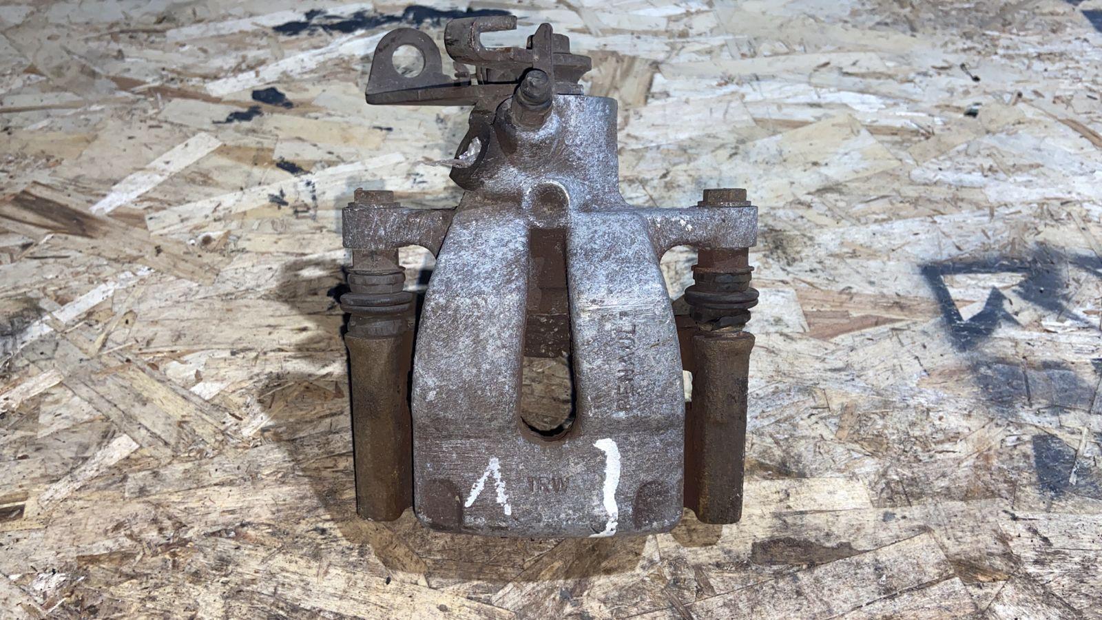 Суппорт задний левый Renault Scenic/2 2003-2009