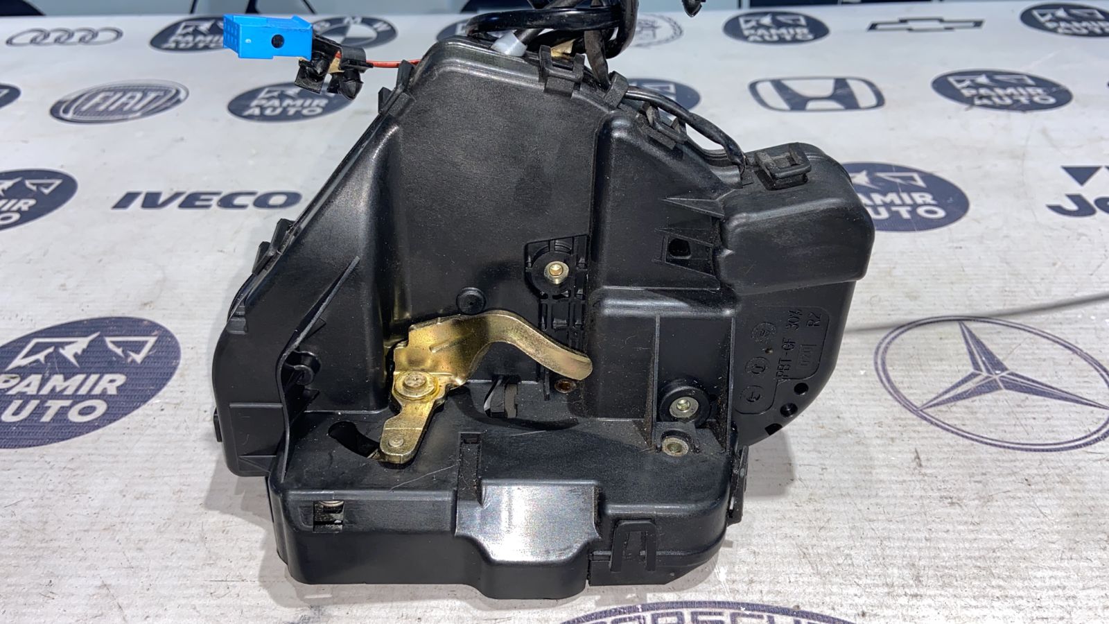 Замок двери задний правый Mercedes E/W211 2002-2009