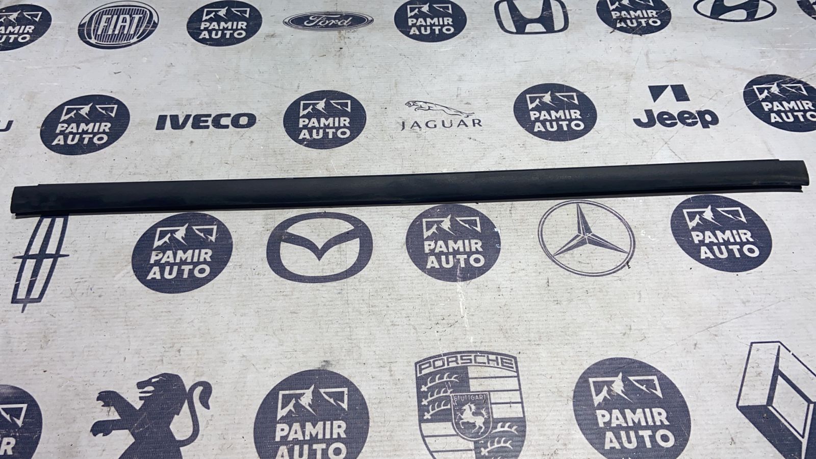 Уплотнитель двери передний левый Mercedes E/W211 2002-2009