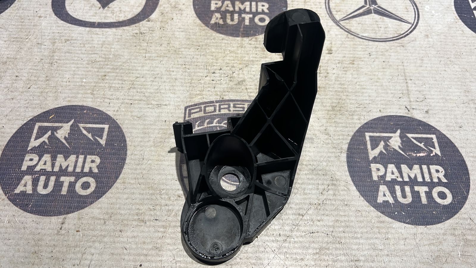 Кронштейн крепления крыла левый BMW 3/E46 1998-2007