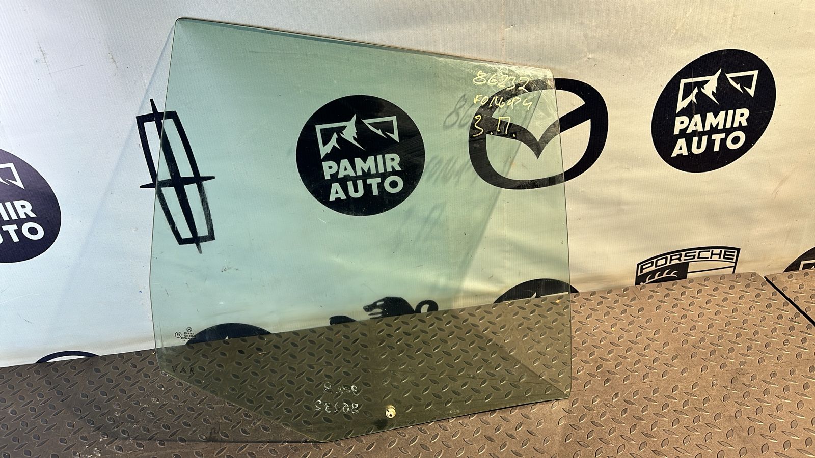 Стекло двери заднее правое Volkswagen Golf/4 1997-2006