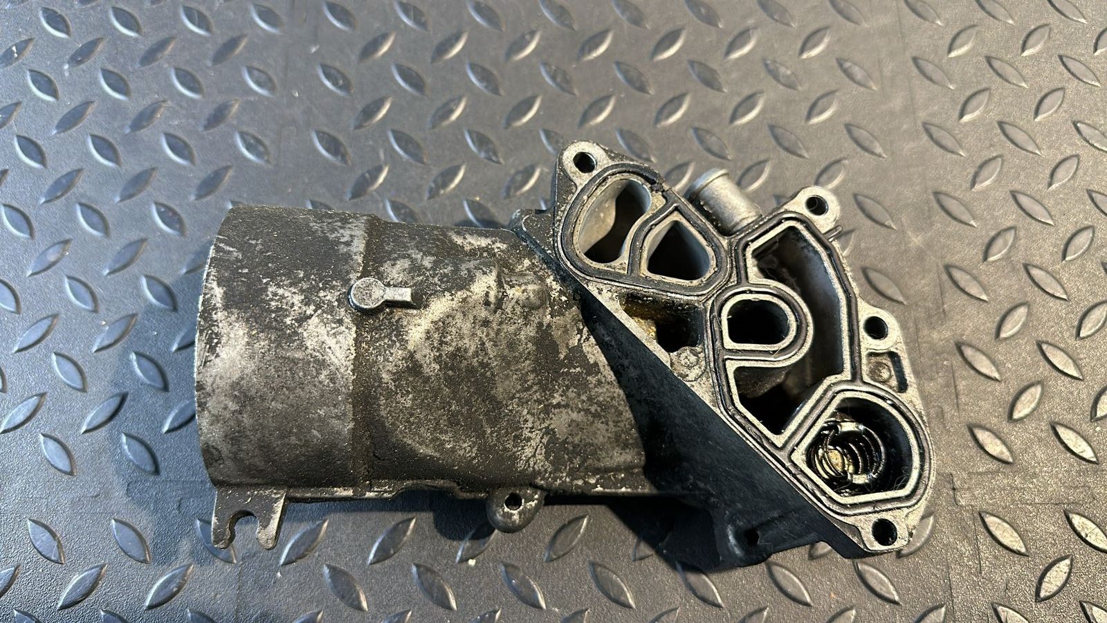 Корпус масляного фильтра Ford Focus/2 2004-2011