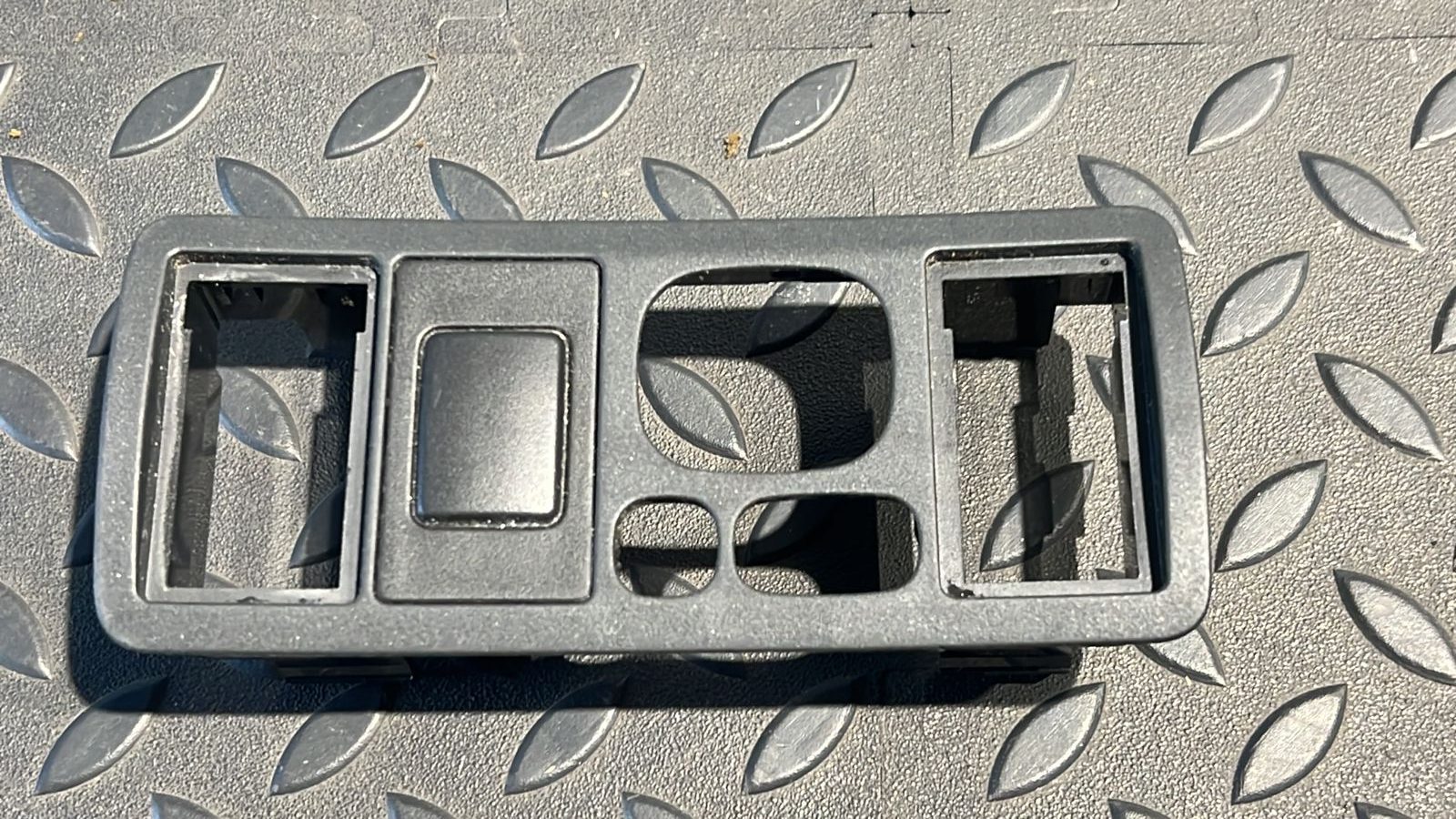 Накладка на торпедо Toyota Avensis/2 2003-2009