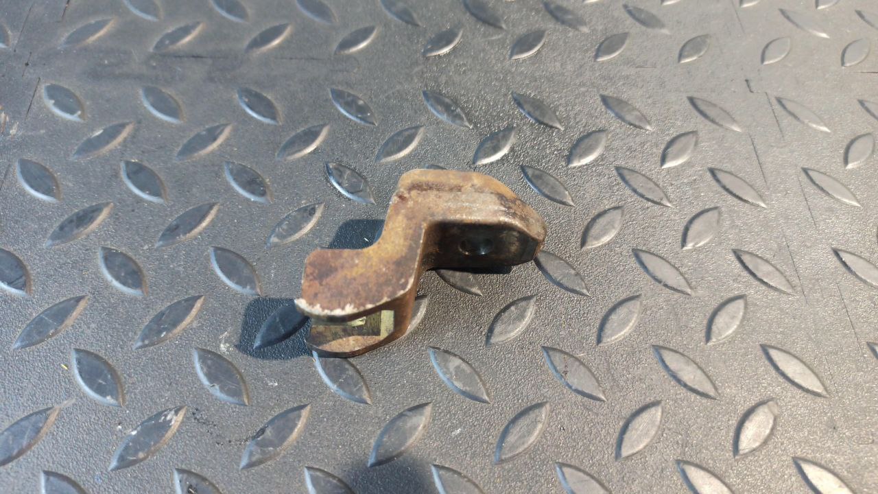 Кронштейн топливной форсунки Toyota Avensis/2 2003-2009