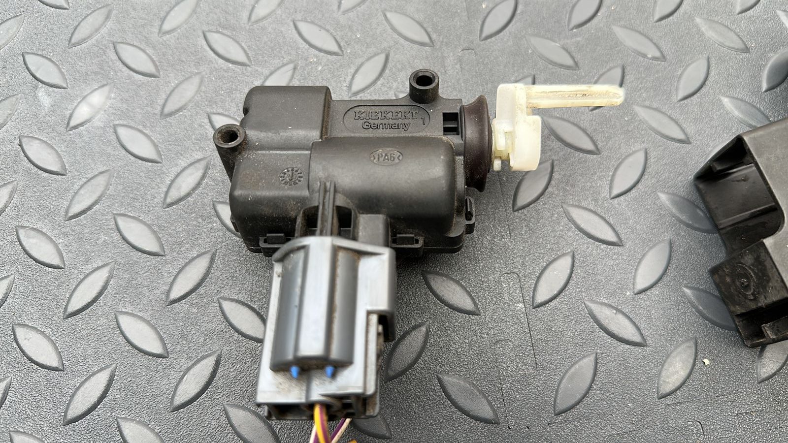 Активатор замка крышки топливного бака Ford Focus/2 2004-2011