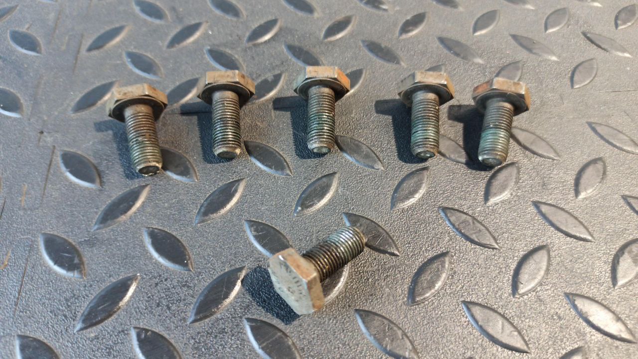 Болт маховика Opel Astra/H 2004-2014