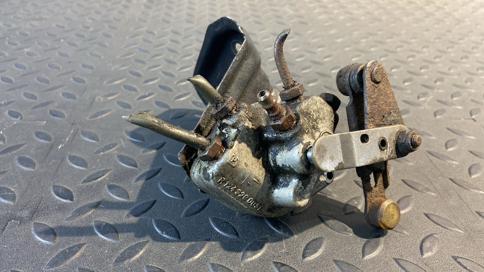 Клапан регулировки подвески Mercedes C/W202 1993-2001