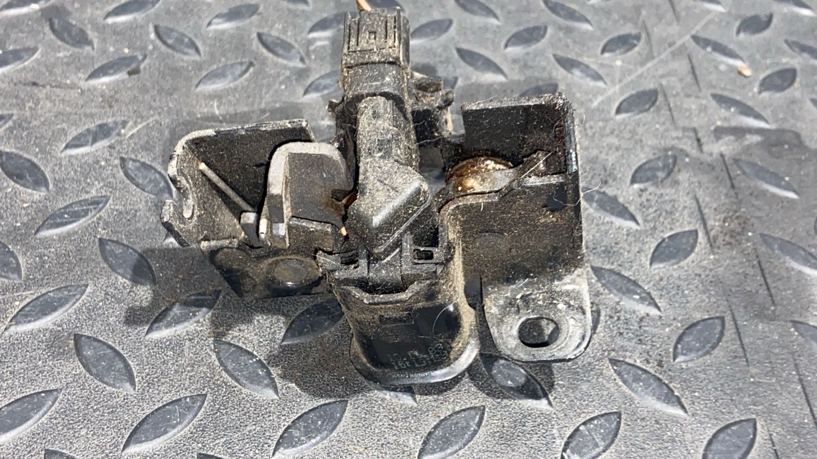 Замок капота Mercedes E/W211 2002-2009