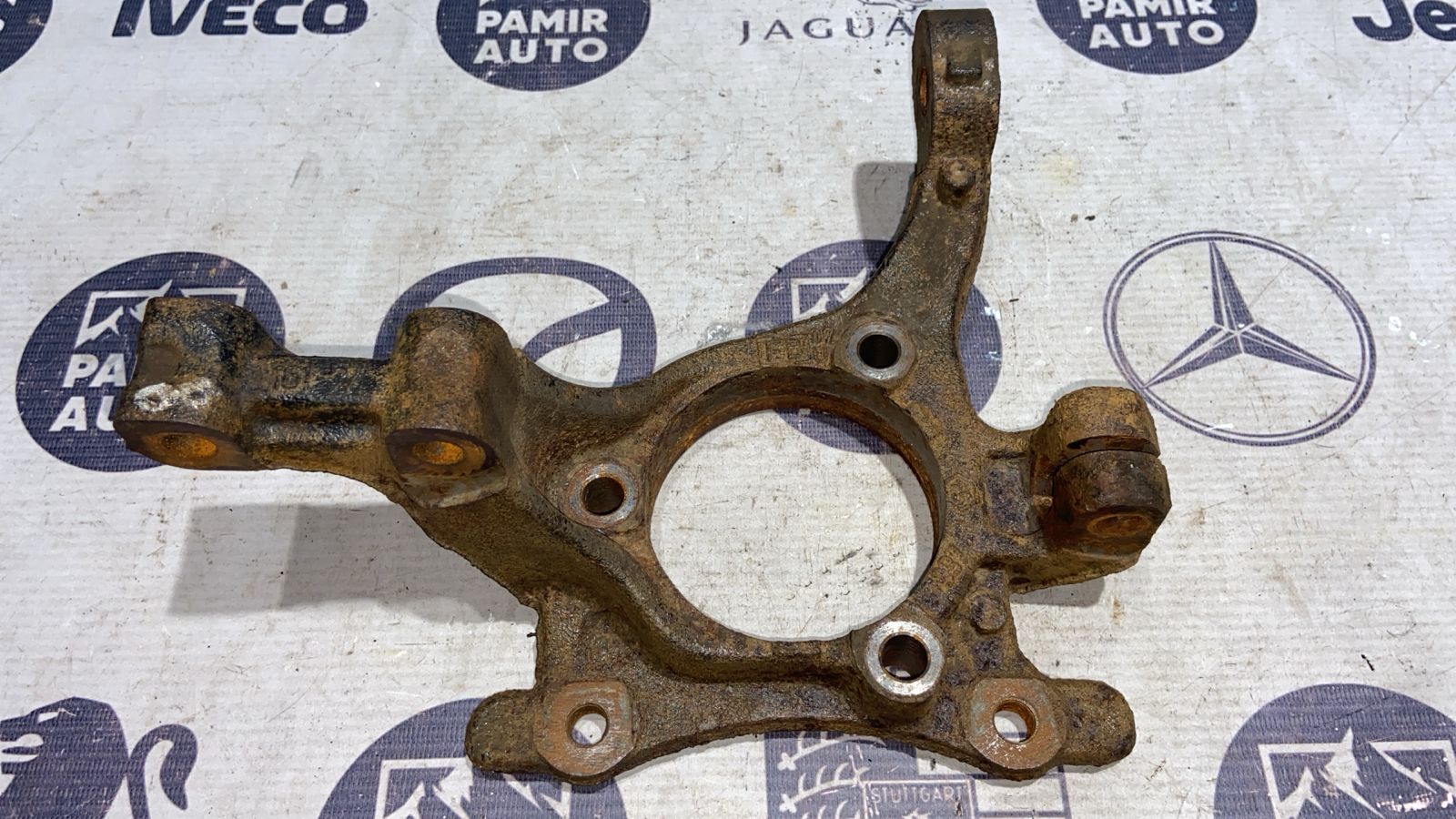 Кулак поворотный передний правый Opel Zafira/B 2005-2014