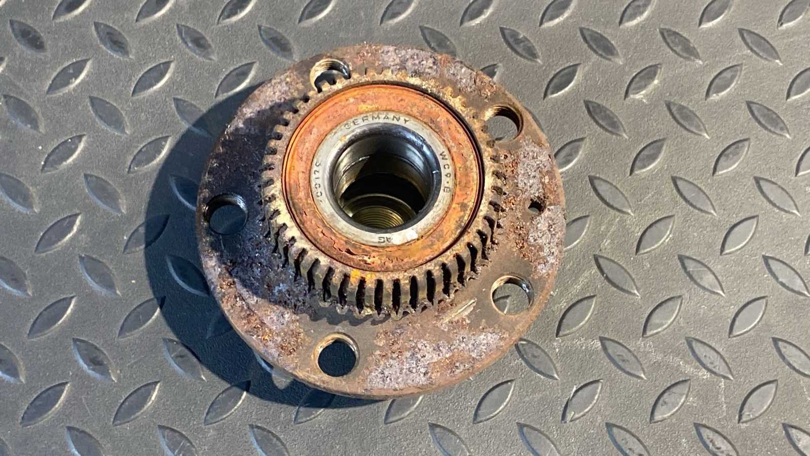 Ступица задняя Volkswagen Golf/4 1997-2006