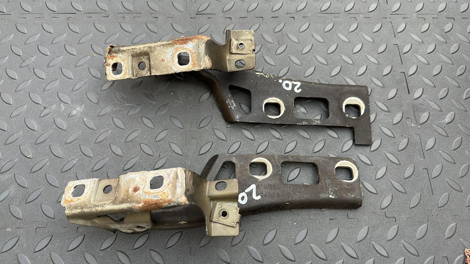 Петля капота Opel Zafira/B 2005-2014