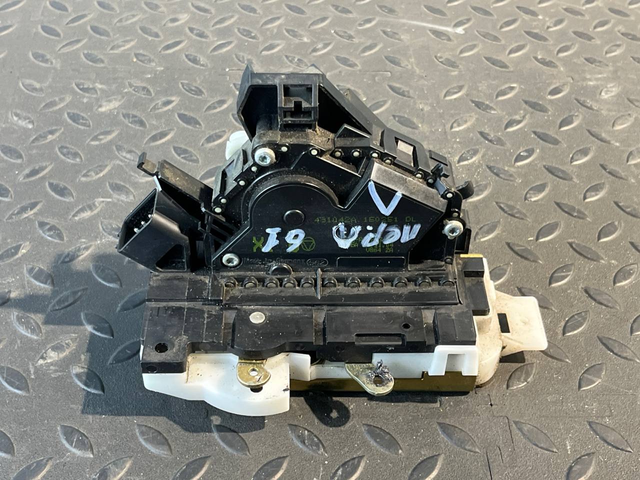 Замок двери передний левый Ford Mondeo/3 2000-2007