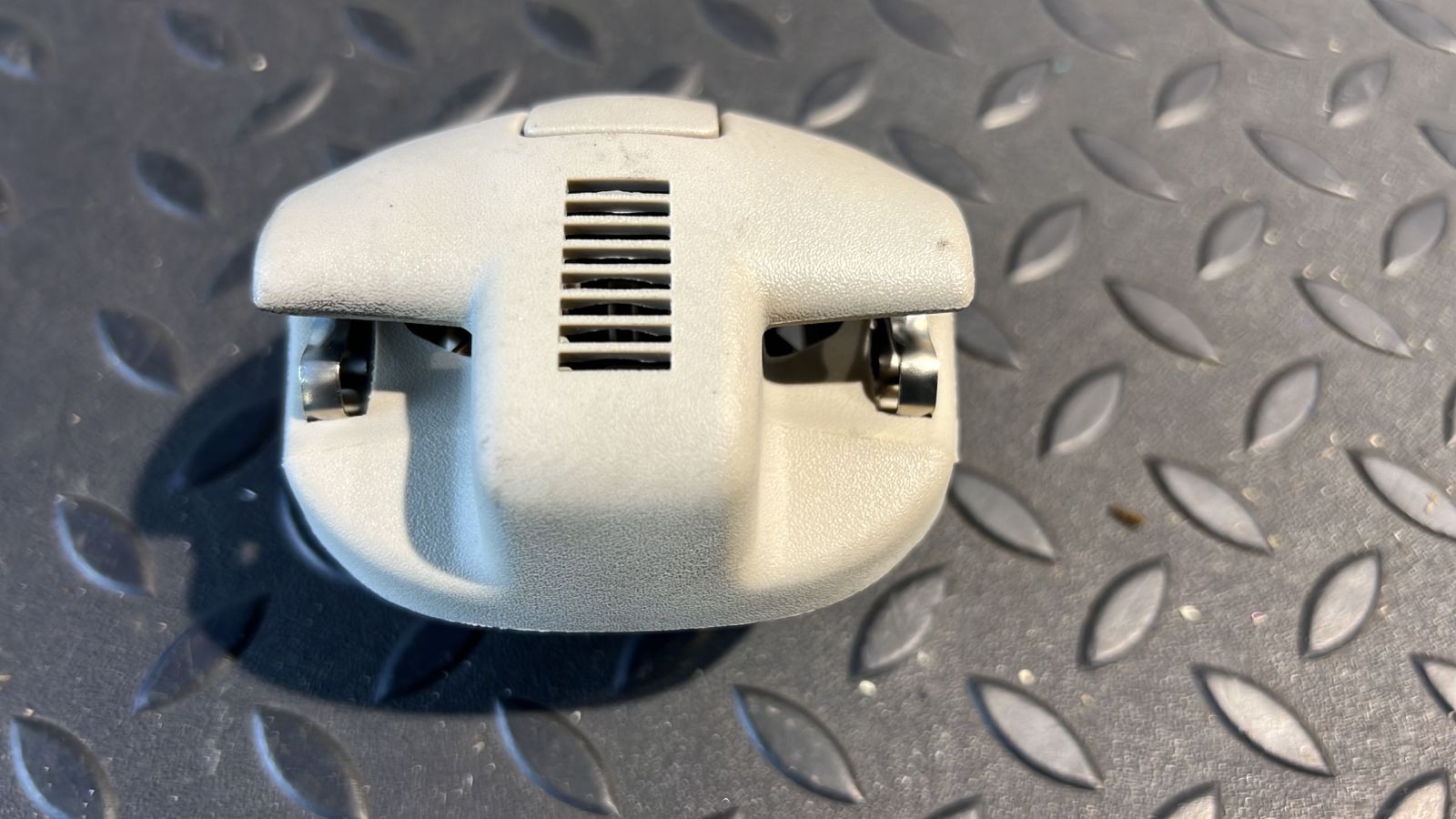 Крючок солнцезащитного козырька Renault Megane/2 2002-2009