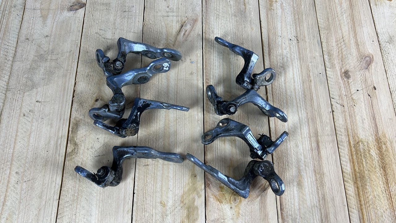 Петля двери Ford C-Max 2003-2010