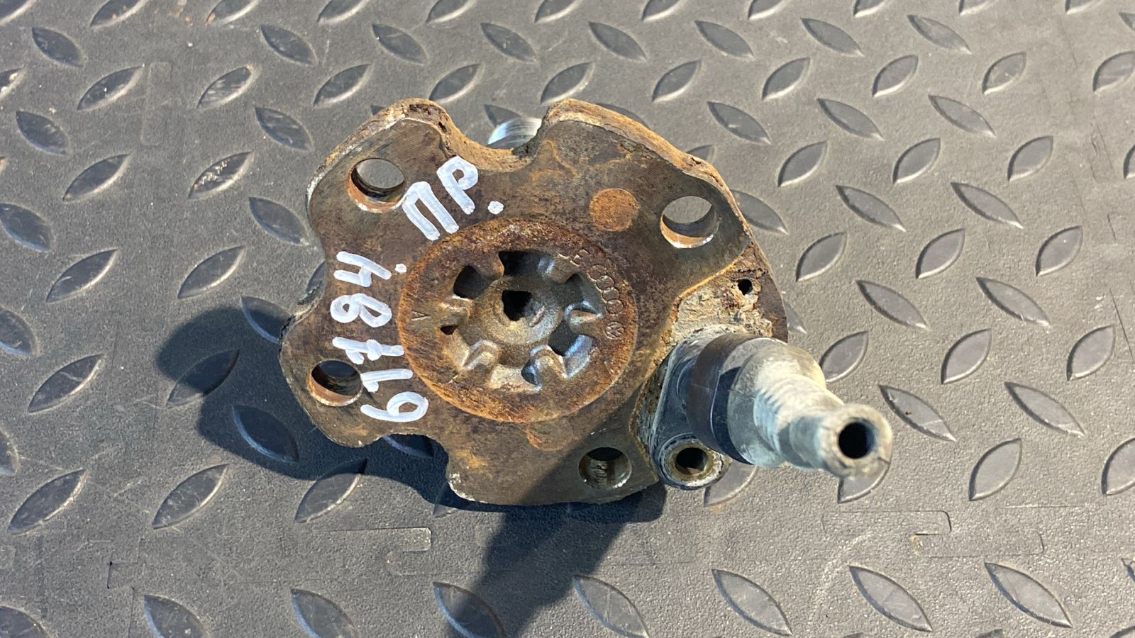 Кулак поворотный задний Volkswagen Golf/4 1997-2006