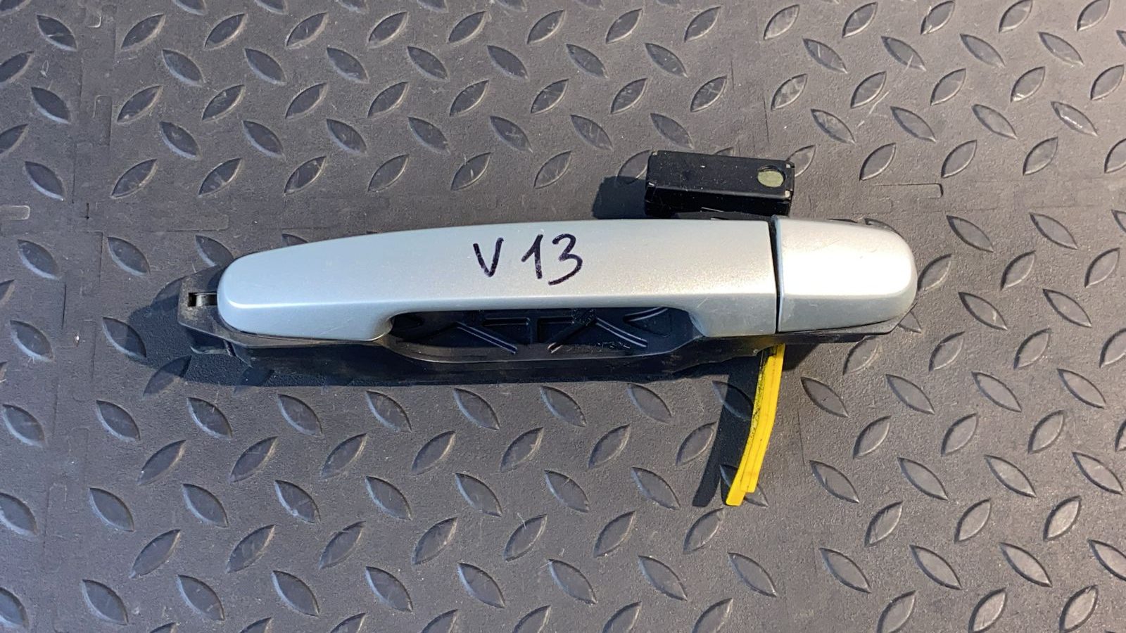 Ручка двери задняя левая Toyota Avensis/2 2003-2009